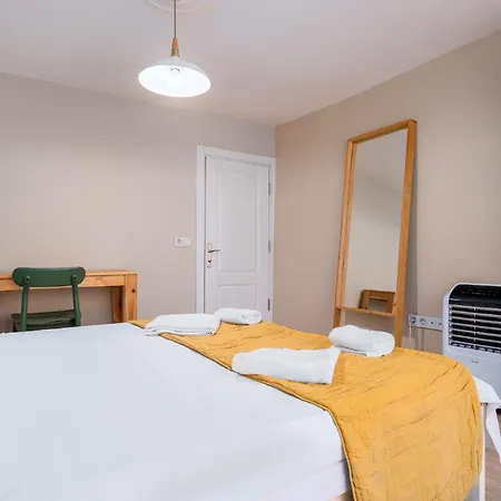 Cozy With Cozy Garden In Ortakoy Appartement *