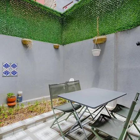 Cozy With Cozy Garden In Ortakoy Apartment