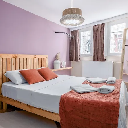 Cozy With Cozy Garden In Ortakoy Apartment Istanbul