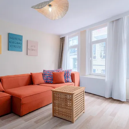 Cozy With Cozy Garden In Ortakoy Apartment *